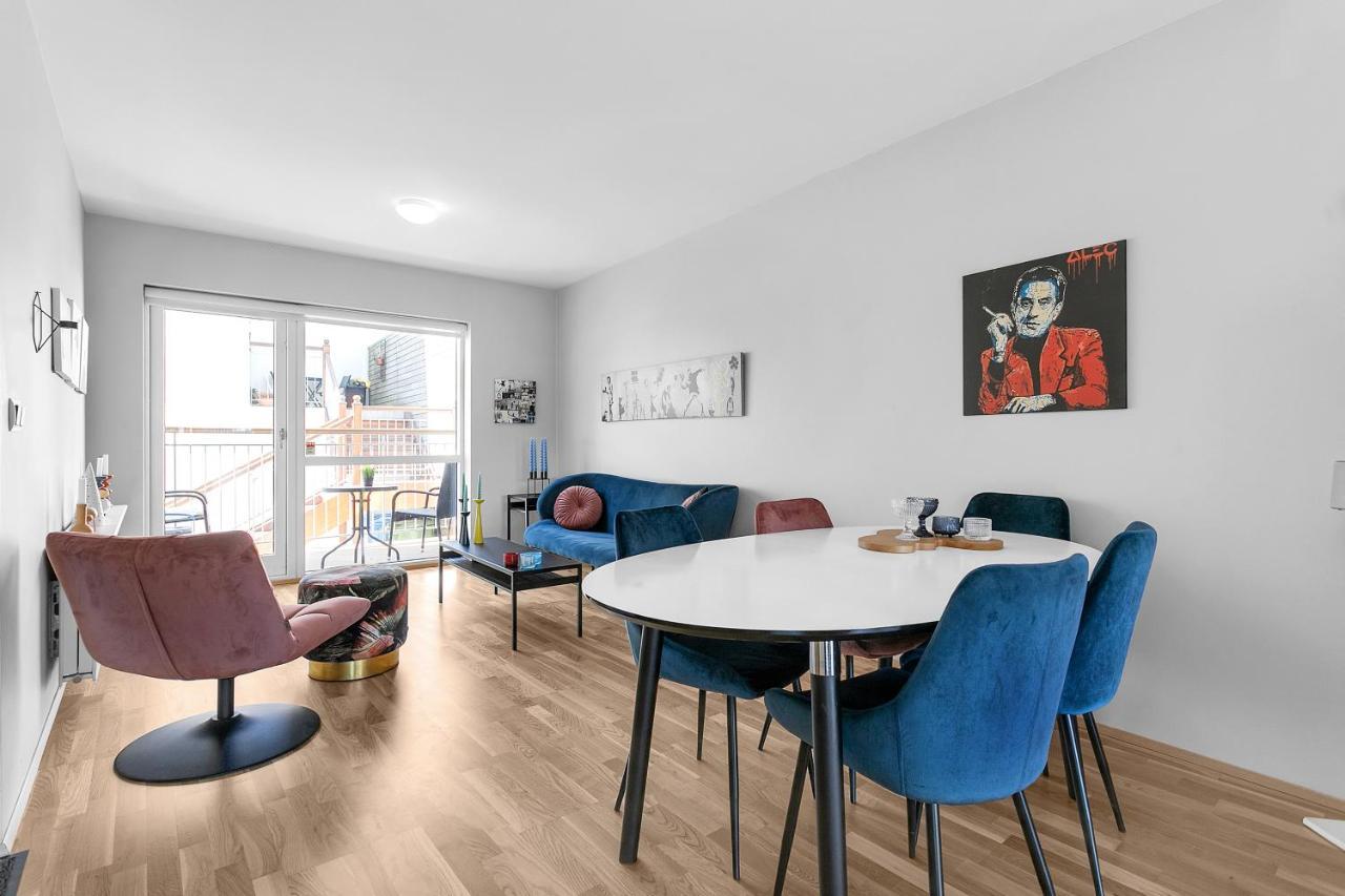 Perfectly Located Apt. - Two Balconies